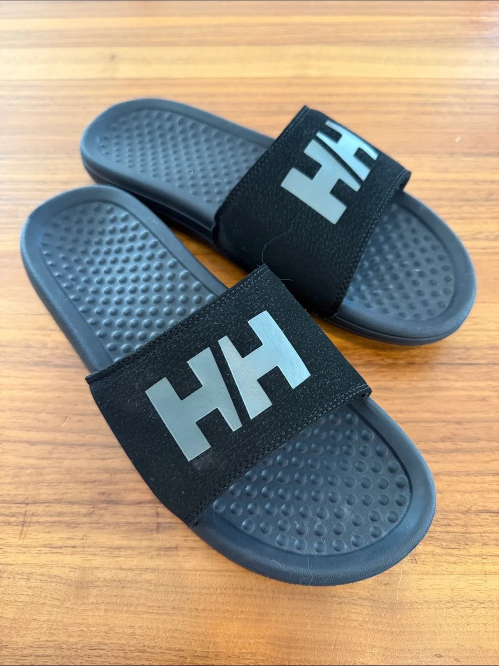 Helly Hansen Black Slide Sandals with Gray HH Logo sz 9